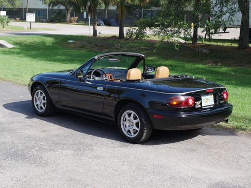 Used 1997 MAZDA MX-5 Miata RWD image 17
