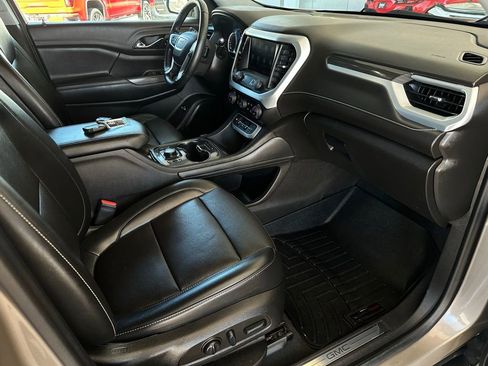 Certified 2023 GMC Acadia SLT w/ Preferred Package image 17