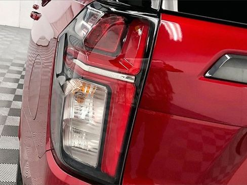 Used 2021 Chevrolet Tahoe Z71 image 31