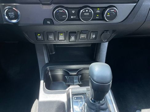 Used 2022 Toyota Tacoma TRD Sport w/ Technology Package RWD image 18