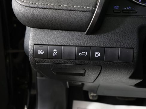Used 2018 Toyota Camry SE FWD image 32