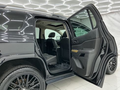 Used 2018 GMC Acadia Denali w/ Technology Package AWD/4WD image 25