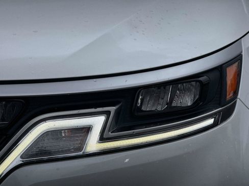 Used 2024 Kia Carnival LX FWD image 10