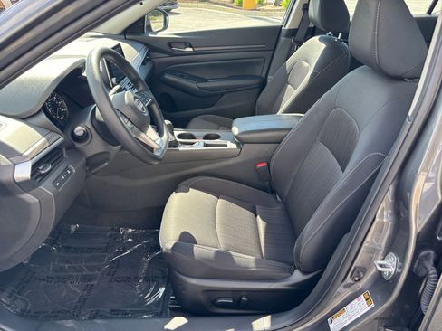 Used 2025 Nissan Altima 2.5 SV FWD image 22