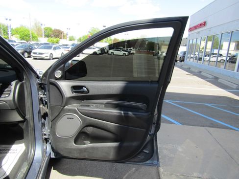 Used 2020 Dodge Durango SRT w/ Technology Group AWD/4WD image 19