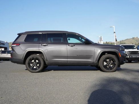 New 2025 Jeep Grand Cherokee L Altitude image 3
