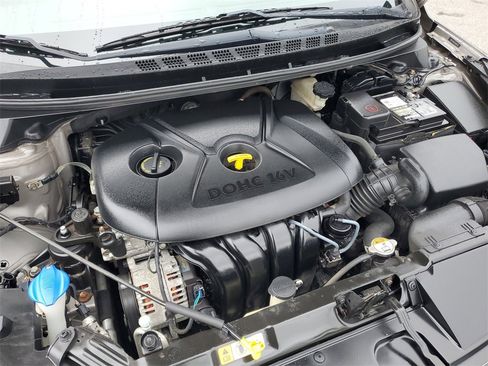 Used 2016 Hyundai Elantra SE image 10