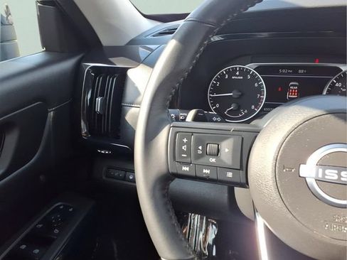 Used 2024 Nissan Pathfinder SV AWD/4WD image 14