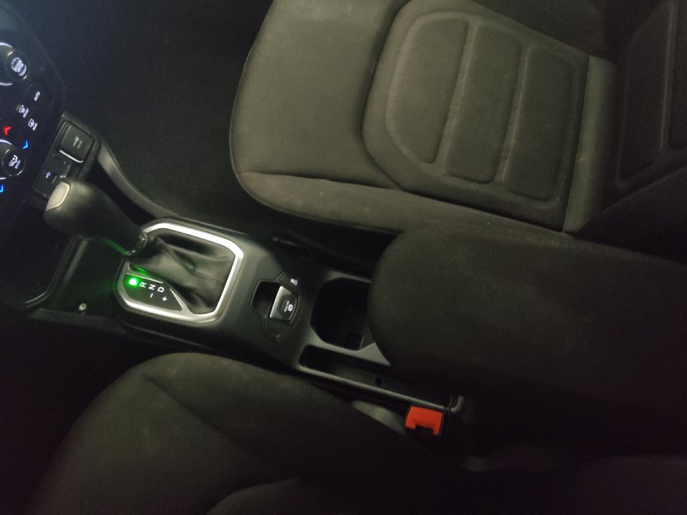 Used 2020 Jeep Renegade Latitude FWD image 26