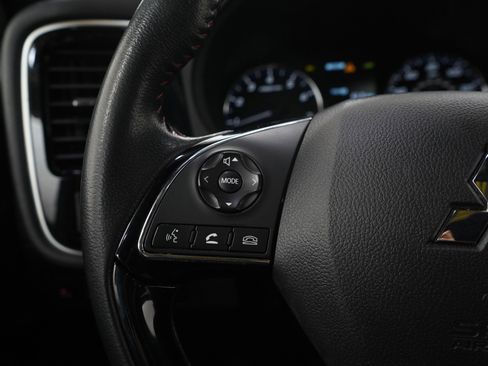 Used 2020 Mitsubishi Outlander LE AWD/4WD image 23