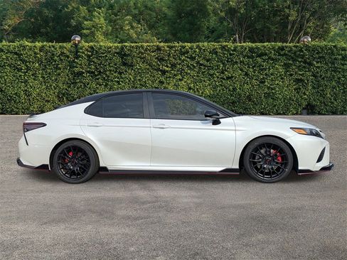 Used 2023 Toyota Camry XSE image 3