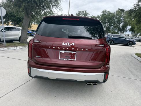 Certified 2024 Kia Telluride S FWD image 5