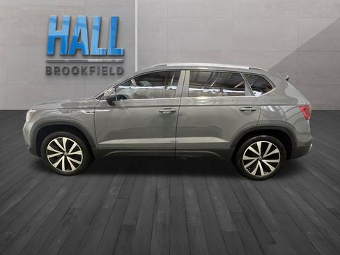 Certified 2023 Volkswagen Taos SE w/ Panoramic Sunroof Package image 3