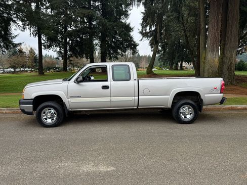 Used 2005 Chevrolet Silverado 2500 LS image 2