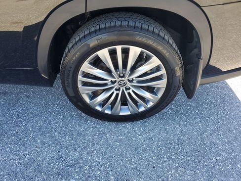 Certified 2021 Toyota Highlander Platinum image 20