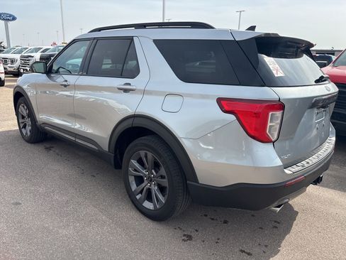 Used 2023 Ford Explorer XLT w/ Equipment Group 202A AWD/4WD image 2