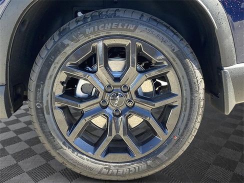 New 2025 Honda Pilot Touring image 7