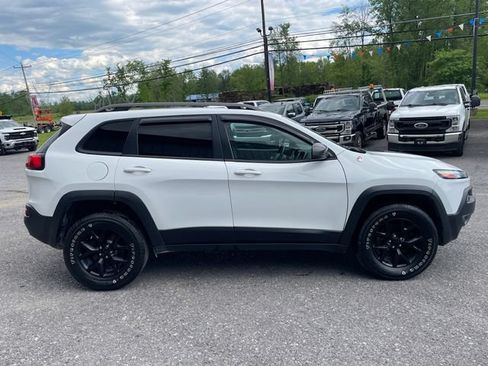 Used 2016 Jeep Cherokee Trailhawk w/ Leather Interior Group AWD/4WD image 8