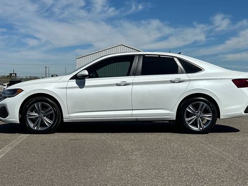 Used 2024 Volkswagen Jetta SE image 6