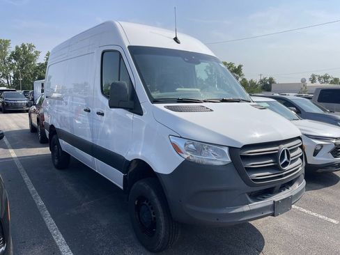 Used 2024 Mercedes-Benz Sprinter 2500 image 13