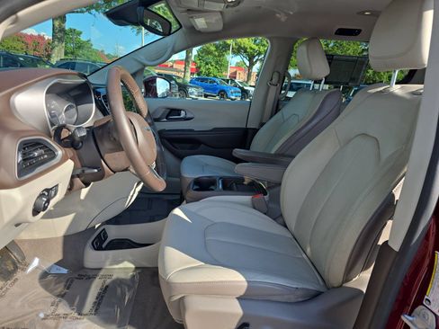 Used 2019 Chrysler Pacifica Touring-L w/ Advanced Safetytec Group FWD image 15