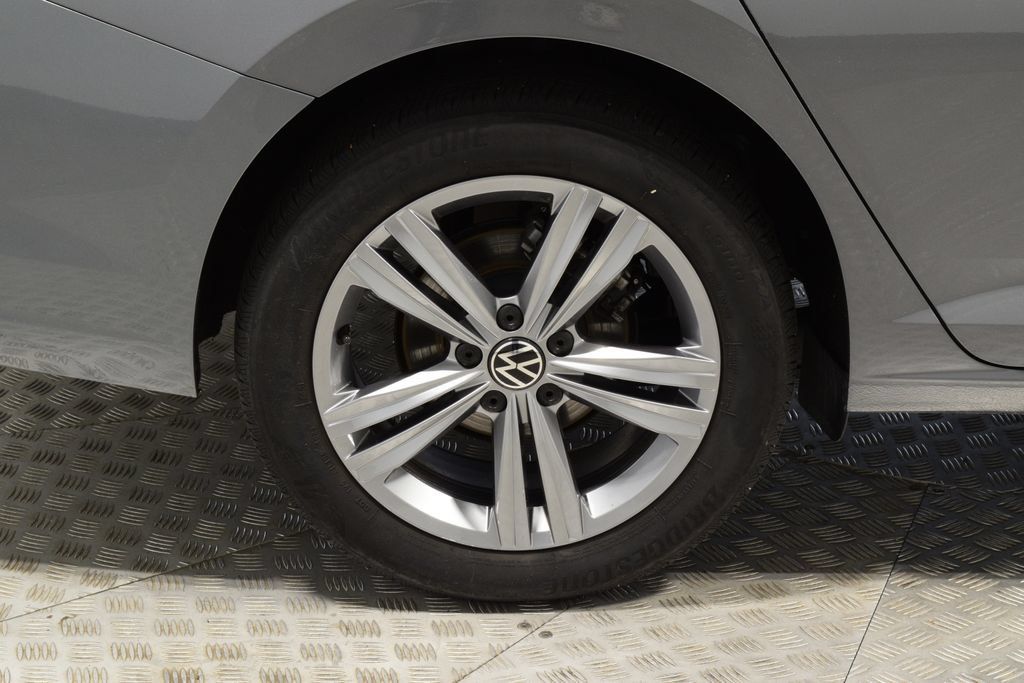 Used 2024 Volkswagen Jetta SE FWD image 37