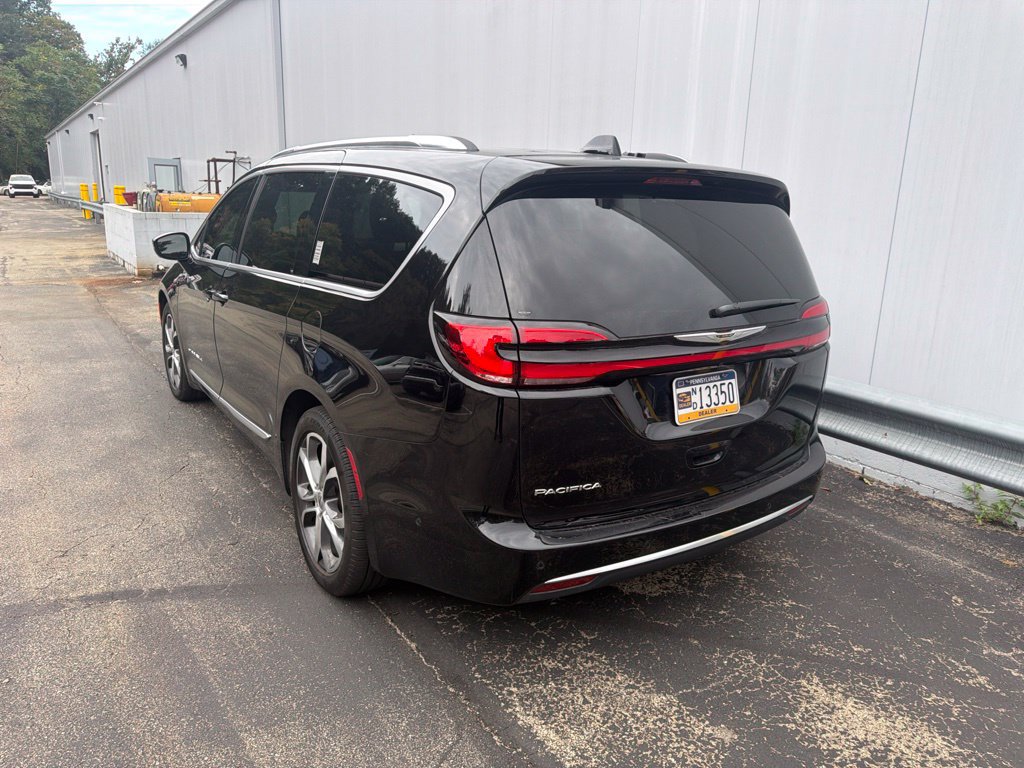 Used 2025 Chrysler Pacifica Pinnacle FWD image 10