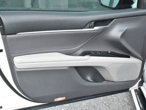 Used 2018 Toyota Camry XSE image 14