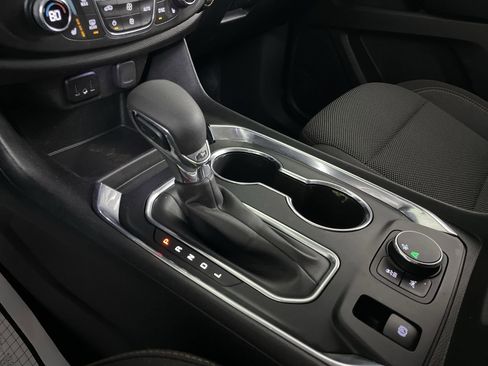 Used 2021 Chevrolet Traverse LT image 18