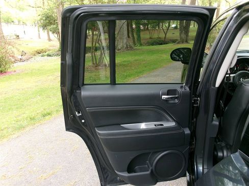 Used 2014 Jeep Compass Latitude w/ Sun/Sound Group image 28