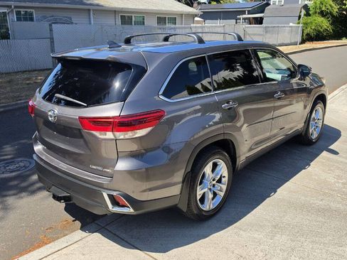 Used 2018 Toyota Highlander Limited AWD/4WD image 5