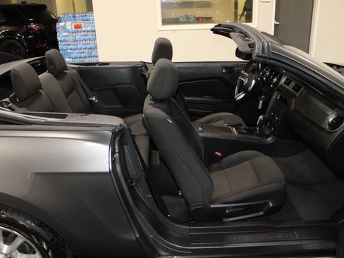 Used 2014 Ford Mustang Convertible RWD image 36