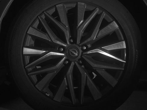 Used 2025 Nissan Altima 2.5 SV FWD image 17