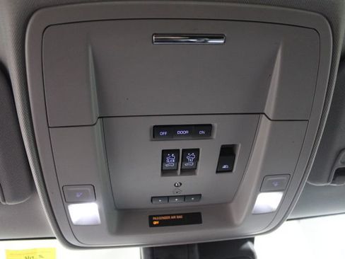 Used 2018 GMC Sierra 1500 SLT image 45