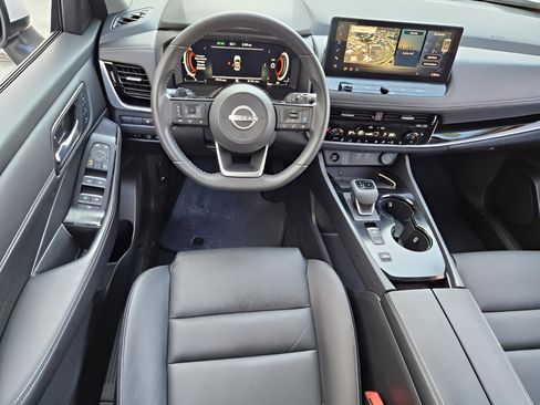 Used 2024 Nissan Rogue SL w/ SL Premium Package image 16