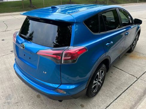 Used 2018 Toyota RAV4 LE image 6