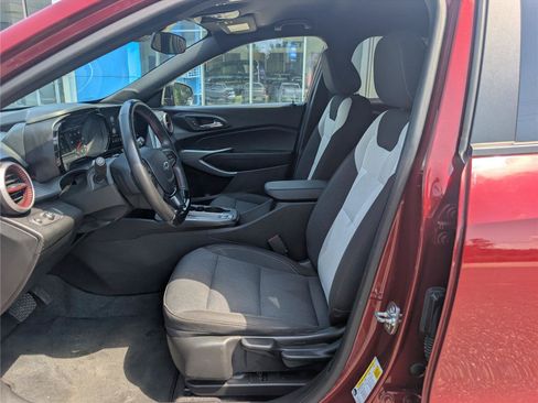 Used 2025 Chevrolet Trax RS w/ Driver Confidence Package FWD image 12