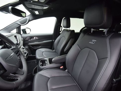 New 2026 Chrysler Pacifica Select w/ S Appearance Package image 32