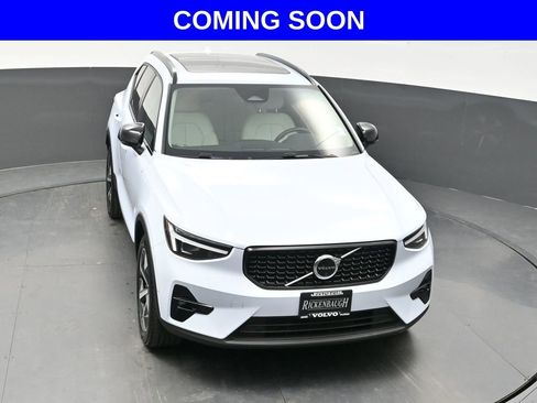 Used 2026 Volvo XC40 B5 Plus AWD/4WD image 31