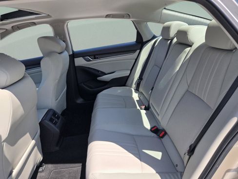 Used 2018 Honda Accord Touring image 18