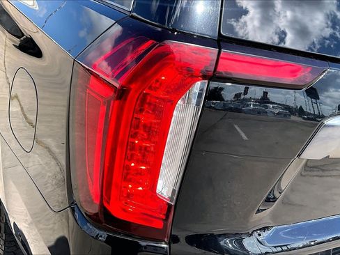 Used 2023 GMC Yukon XL AT4 w/ AT4 Premium Package AWD/4WD image 29