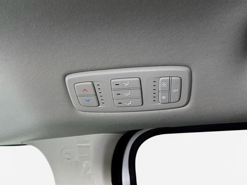 Used 2024 Kia Carnival LX image 23