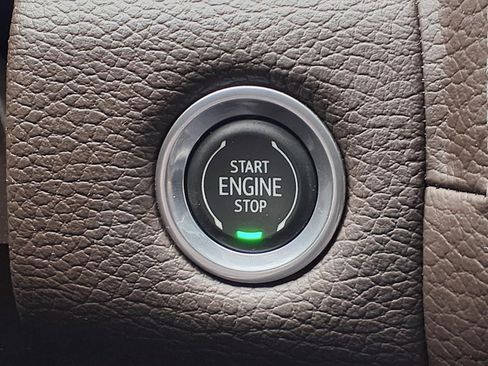 Used 2021 GMC Yukon XL Denali AWD/4WD image 8