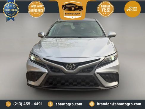 Used 2023 Toyota Camry SE FWD image 1