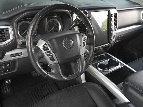 Used 2019 Nissan Titan PRO-4X image 10