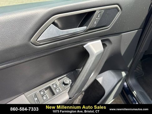Used 2019 Volkswagen Tiguan SE w/ Panoramic Sunroof Package AWD/4WD image 11