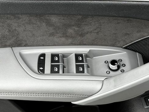 Used 2020 Audi SQ5 Prestige w/ Prestige Package image 18