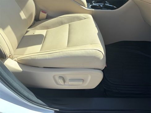 Used 2017 Toyota Highlander Limited image 11