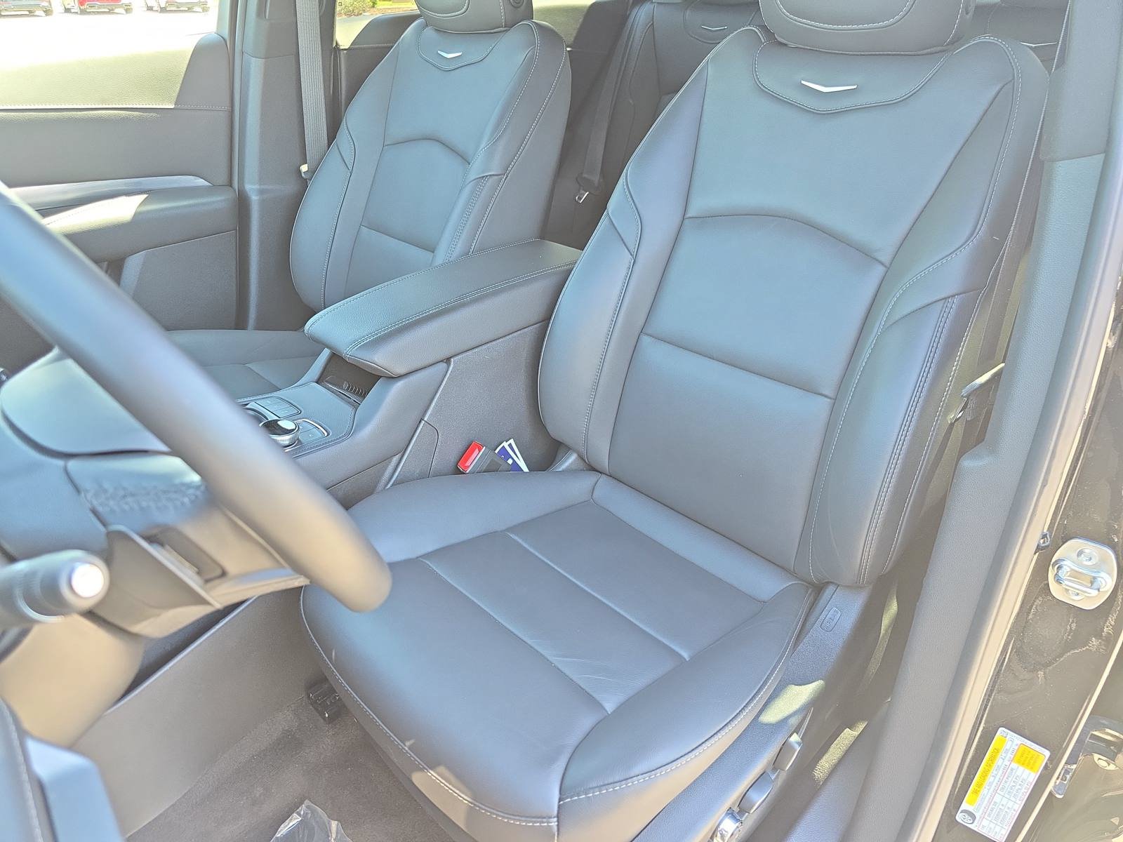 Used 2025 Cadillac XT4 Premium Luxury FWD image 15