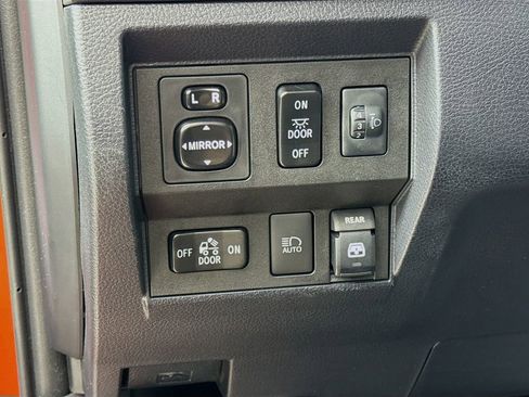 Used 2018 Toyota Tundra SR5 w/ SR5 Upgrade Package image 11